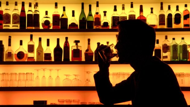 Мерцательная аритмия: ежедневное употребление алкоголя более опасно, чем пьянство