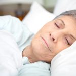 Короткий сон может нанести вред здоровью костей у пожилых женщин