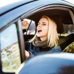 Прослушивание музыки во время вождения может помочь успокоить сердце