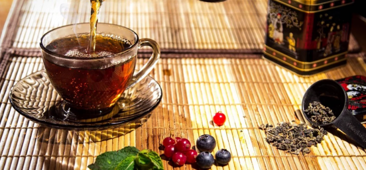 Пожилые люди, которые пьют чай, менее подвержены депрессии