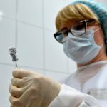 Надежда во время COVID-19: российская вакцина многообещающая и другие выводы